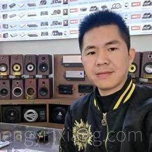港声汽车音响主理人黄龙