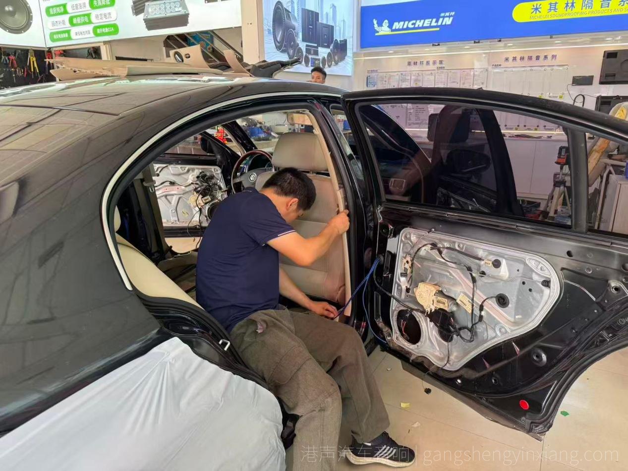 贵港港声汽车音响，大众帕萨特施工当中照片，汽车音响改装施工记录