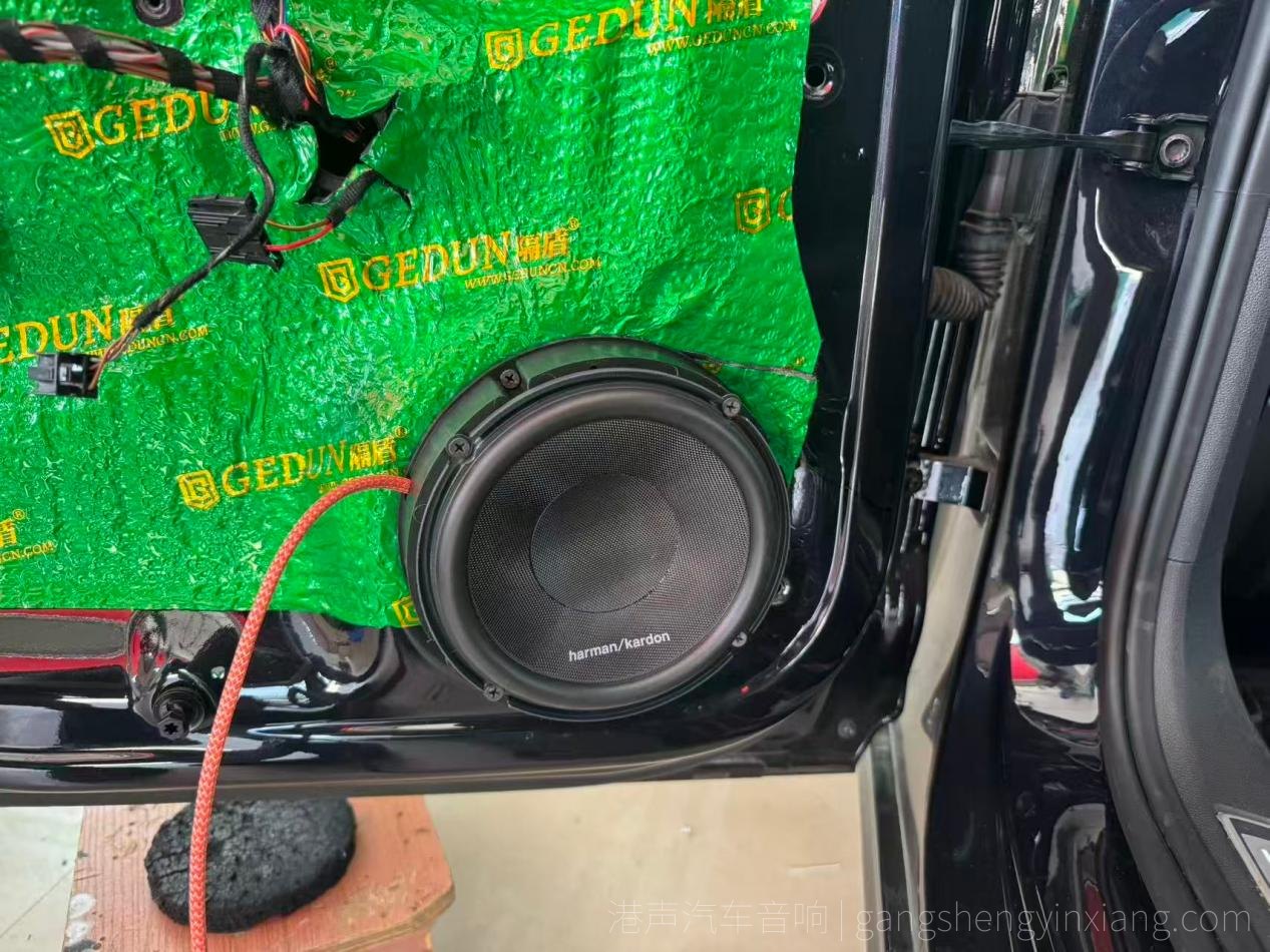 贵港港声汽车音响，大众帕萨特施工当中照片，汽车音响改装施工记录